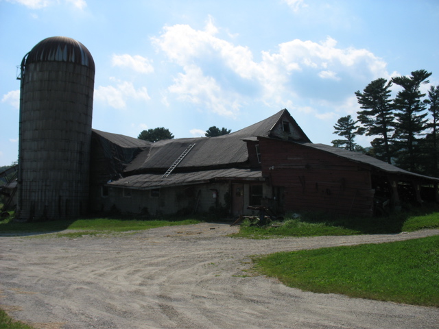 A dilapidated barn in Pittsfield, MA