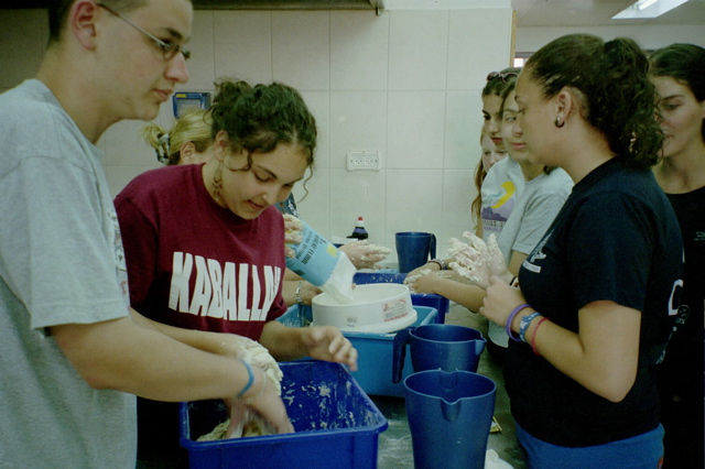 Josh, Maya, Ruth, Cynthia, Ilana, Joelle, and Tal make Challot